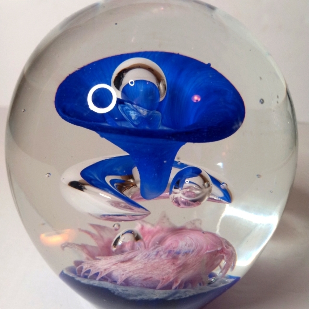Dynasty Gallery Controlled Bubbles Paperweight